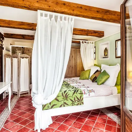 Mas La Jaina Bed & Breakfast