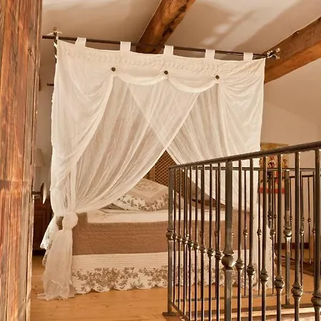 Mas La Jaina Bed & Breakfast